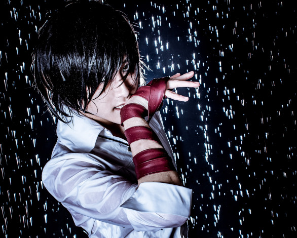 Обои картинки фото hero warz, разное, cosplay , косплей, hero, warz, парень, дождь, оружие, игра