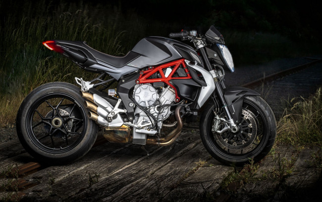 Обои картинки фото mv agusta brutale 800 , 2018, мотоциклы, mv agusta, вид, сбоку, спортбайк, тройной, выхлоп, тюнинг, mv, agusta
