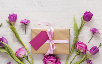 Картинка праздничные подарки+и+коробочки подарок фон цветы