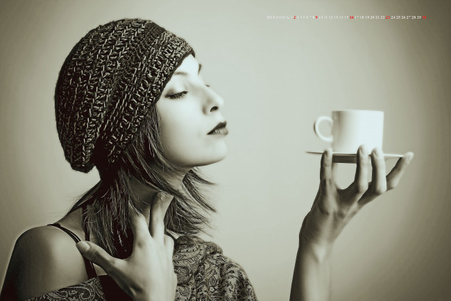 Обои картинки фото календари, компьютерный дизайн, посуда, кружка, чашка, лицо, профиль, шапка, женщина, calendar