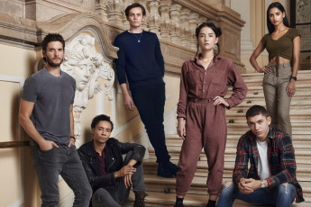 Картинка кино+фильмы shadow+and+bone+ сериал персонажи ступени