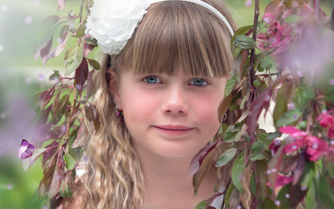 Обои картинки фото разное, дети, девочка, лицо, ветки