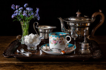 Картинка еда натюрморт поднос сахар чайник незабудки колокольчик сливки