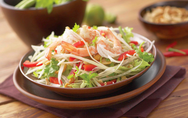 Обои картинки фото еда, салаты,  закуски, креветки, салат, макро