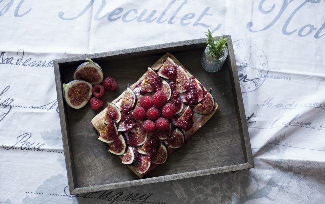 Обои картинки фото еда, торты, инжир, малина, торт, фруктовый