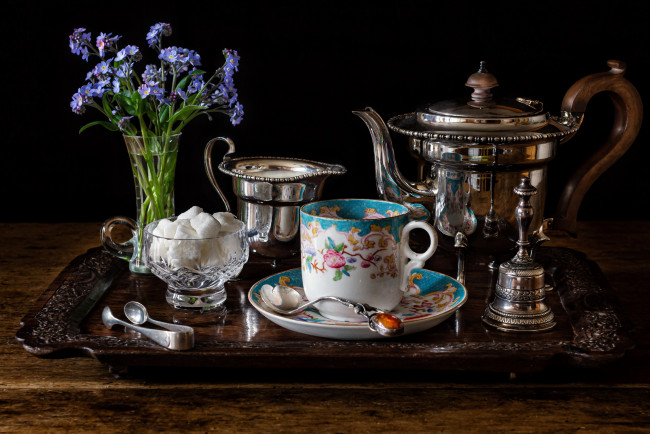 Обои картинки фото еда, натюрморт, поднос, сахар, чайник, незабудки, колокольчик, сливки