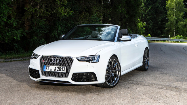 Обои картинки фото audi rs5, автомобили, audi, белый, кабриолет, дорога, лес