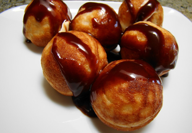 Обои картинки фото еда, хлеб, выпечка, шоколад, пончики