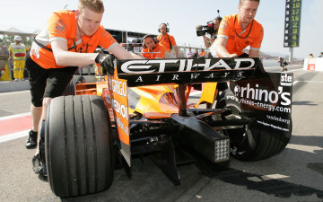 Картинка formula спорт формула обслуга болид гонки