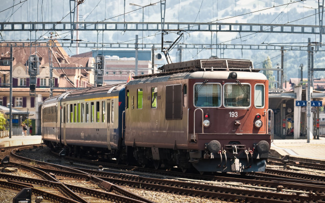Обои картинки фото swiss, railroad, техника, электрички, электровоз, пути, рельсы, вагоны