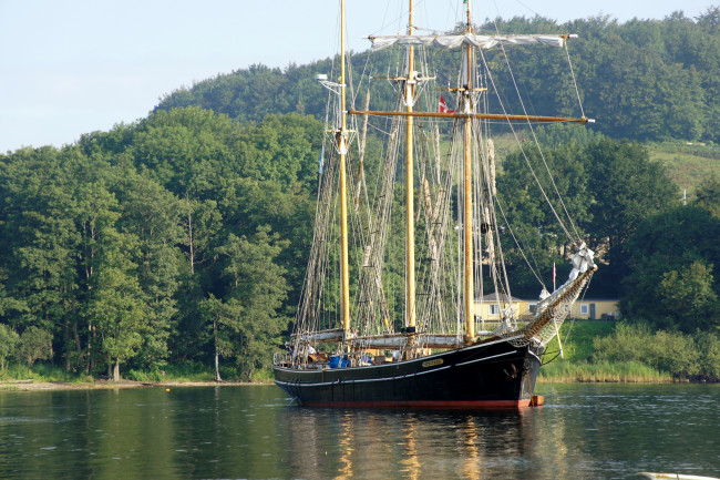 Обои картинки фото дания, albatros, корабли, парусники, парусник, берег