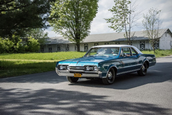 Картинка oldsmobile+cutlass автомобили oldsmobile автошоу автопробег выставка
