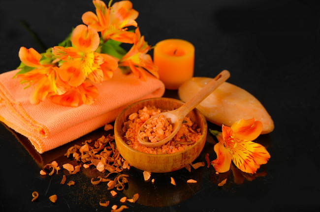 Обои картинки фото разное, косметические средства,  духи, морская, соль, свеча, полотенце, мыло, цветы