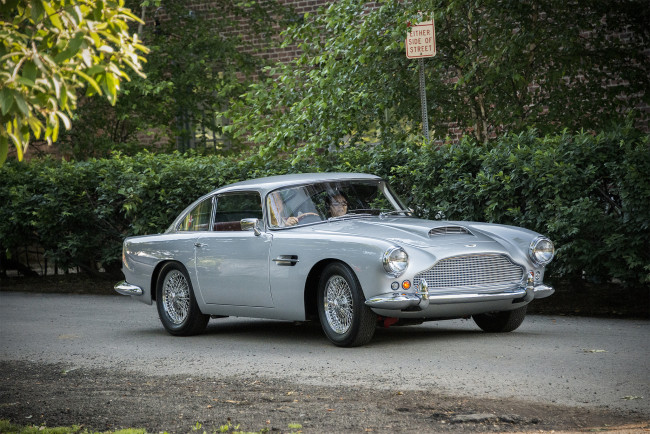 Обои картинки фото aston martin db4 coupe,  1960, автомобили, aston martin, автопробег, выставка, автошоу