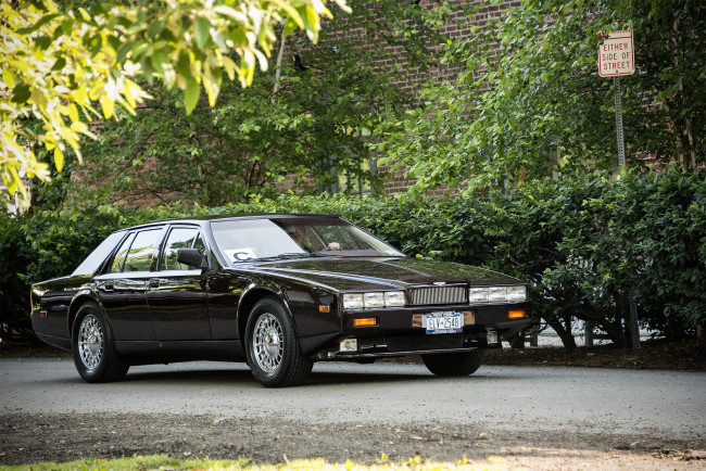 Обои картинки фото aston martin lagonda,  1989, автомобили, aston martin, автошоу, выставка, автопробег