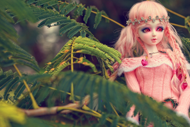 Обои картинки фото разное, игрушки, игрушка, кукла, листья