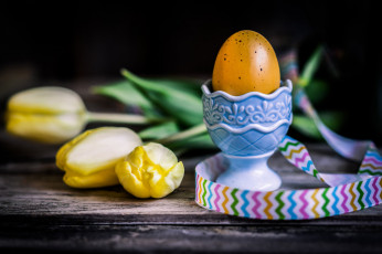 Картинка праздничные пасха цветы праздник лента доска тюльпаны