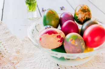 Картинка праздничные пасха крашенки вазочка салфетка праздник