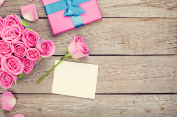 Картинка праздничные подарки+и+коробочки коробка цветы подарок бант