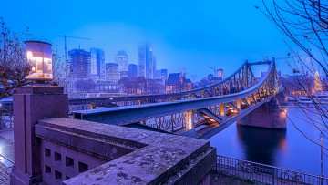 Картинка германия города франкфурт-на-майне+ небоскребы водоем мост фонари