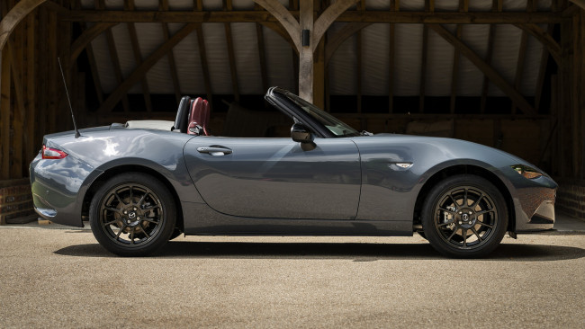 Обои картинки фото mazda mx-5 r-sport 2020 , uk, автомобили, mazda, mx5, r, sport, 2020, маленькая, японская, юркая, машина, девочка, которая, может, обидеть, многих, при, правильном, тюнинге