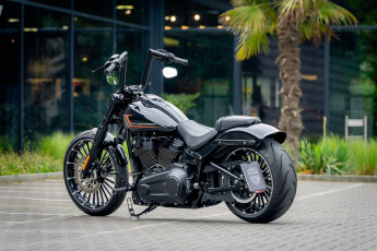 Картинка мотоциклы harley-davidson softail breakout midnight rider customized custombikes