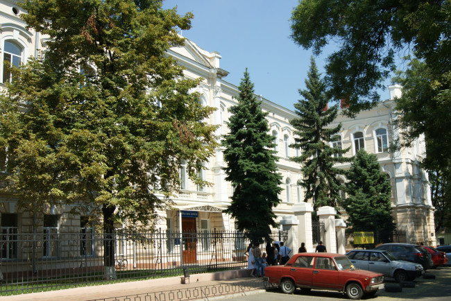 Обои картинки фото одесса, аграрный, университет, города, здания, дома, небо, деревья, здание
