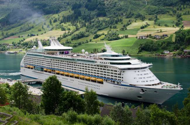 Обои картинки фото adventure of the seas, корабли, лайнеры, лайнер, круиз