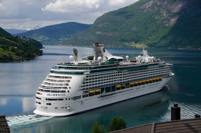 Обои картинки фото adventure of the seas, корабли, лайнеры, лайнер, круиз