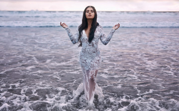 Картинка девушки -unsort+ брюнетки темноволосые настроение стиль поза платье море девушка
