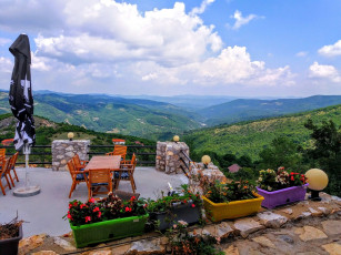 Картинка интерьер веранды +террасы +балконы панорама горы терраса