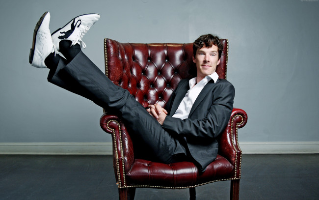 Обои картинки фото мужчины, benedict cumberbatch, костюм, кресло, актер