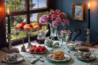 Картинка еда натюрморт свеча булочки клубника варенье чайник чай