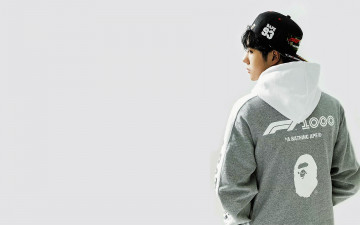 Картинка мужчины wang+yi+bo актер певец кепка куртка