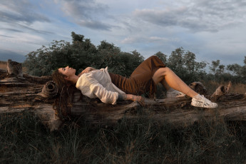 Картинка сексуальная+девушка девушки -+брюнетки +шатенки девушка женщина шатенка темноволосая сексуальная модель звезда позирует разная обувь верхняя стильная одежда нижнее эротическое бельё трусы лифчик колготки чулки аксессуары макияж и множество элементов на фотографии