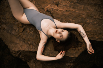 Картинка сексуальная+девушка девушки -+брюнетки +шатенки девушка женщина шатенка темноволосая сексуальная модель звезда позирует попа грудь ножки разная обувь верхняя стильная одежда нижнее эротическое бельё трусы лифчик колготки чулки аксессуары макияж и множество элементов на фотографии