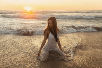 Картинка сексуальная+девушка девушки -+брюнетки +шатенки девушка женщина брюнетка темноволосая сексуальная модель звезда позирует разная обувь верхняя стильная одежда нижнее эротическое бельё трусы лифчик колготки чулки аксессуары макияж и множество элементов на фотографии