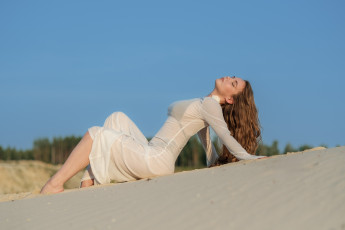 Картинка сексуальная+девушка девушки -+брюнетки +шатенки девушка женщина шатенка темноволосая сексуальная модель звезда позирует разная обувь верхняя стильная одежда нижнее эротическое бельё трусы лифчик колготки чулки аксессуары макияж и множество элементов на фотографии