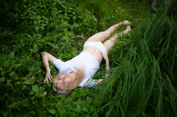 Картинка сексуальная+девушка девушки -+блондинки +светловолосые девушка женщина блондинка светловолосая сексуальная модель звезда позирует разная обувь верхняя стильная одежда нижнее эротическое бельё трусы лифчик колготки чулки аксессуары макияж и множество элементов на фотографии