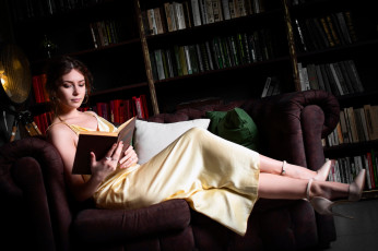 Картинка сексуальная+девушка девушки -+брюнетки +шатенки девушка женщина шатенка темноволосая сексуальная модель звезда позирует разная обувь верхняя стильная одежда нижнее эротическое бельё трусы лифчик колготки чулки аксессуары макияж и множество элементов на фотографии