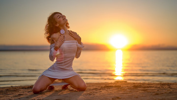 Картинка сексуальная+девушка девушки -+брюнетки +шатенки девушка женщина шатенка темноволосая сексуальная модель звезда позирует разная обувь верхняя стильная одежда нижнее эротическое бельё трусы лифчик колготки чулки аксессуары макияж и множество элементов на фотографии upskirt платье короткое задралось приподняла трусики расставила ноги сидит вид спереди