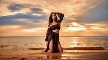 Картинка сексуальная+девушка девушки -+брюнетки +шатенки девушка женщина шатенка темноволосая сексуальная модель звезда позирует разная обувь верхняя стильная одежда нижнее эротическое бельё трусы лифчик колготки чулки аксессуары макияж и множество элементов на фотографии