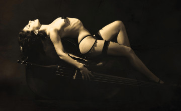 обоя девушки, - черно-белые, брюнетка, белье, чулки, контрабас