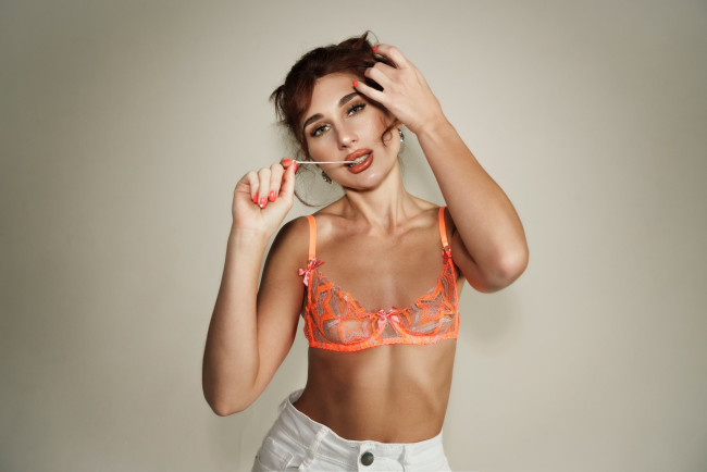 Обои картинки фото ника сбродова, девушки, девушка, женщина, шатенка, темноволосая, сексуальная, модель, звезда, позирует, разная, обувь, верхняя, стильная, одежда, нижнее, эротическое, бельё, трусы, лифчик, колготки, чулки, аксессуары, макияж, и, множество, элементов, на, фотографии