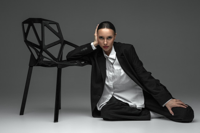 Обои картинки фото сексуальная девушка, девушки, - брюнетки,  шатенки, девушка, женщина, брюнетка, темноволосая, сексуальная, модель, звезда, позирует, разная, обувь, верхняя, стильная, одежда, нижнее, эротическое, бельё, трусы, лифчик, колготки, чулки, аксессуары, макияж, и, множество, элементов, на, фотографии