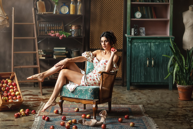 Обои картинки фото сексуальная девушка, девушки, - брюнетки,  шатенки, девушка, женщина, брюнетка, темноволосая, сексуальная, модель, звезда, позирует, разная, обувь, верхняя, стильная, одежда, нижнее, эротическое, бельё, трусы, лифчик, колготки, чулки, аксессуары, макияж, и, множество, элементов, на, фотографии