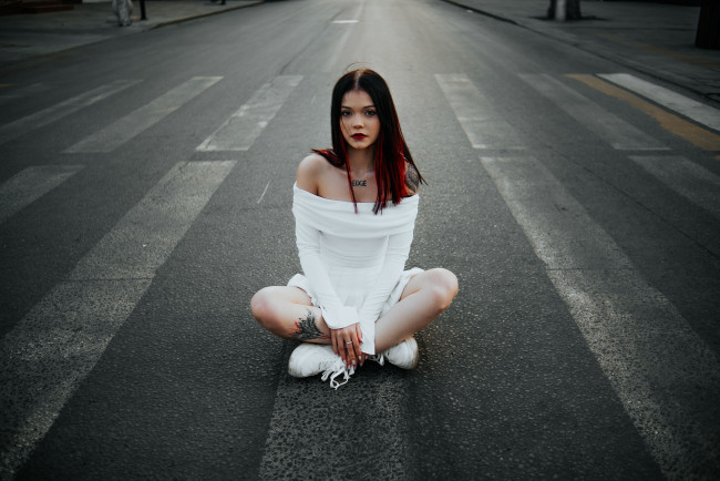 Обои картинки фото сексуальная девушка, девушки, - брюнетки,  шатенки, девушка, женщина, брюнетка, темноволосая, сексуальная, модель, звезда, позирует, разная, обувь, верхняя, стильная, одежда, нижнее, эротическое, бельё, трусы, лифчик, колготки, чулки, аксессуары, макияж, и, множество, элементов, на, фотографии