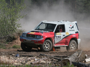 Картинка mitsubishi pajero спорт авторалли
