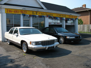 Картинка автомобили выставки уличные фото