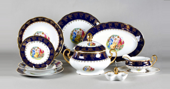 Обои картинки фото разное, посуда, столовые, приборы, кухонная, утварь, тарелки, роспись, фарфор, сервиз